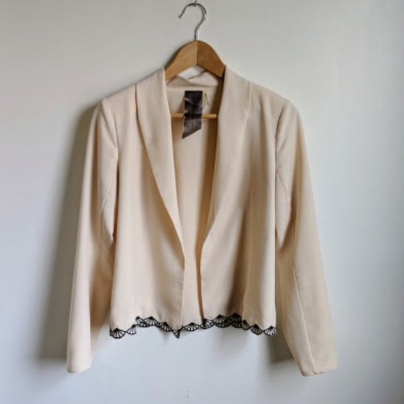 Crepe Blazer with Scallop Detailing - Picture 4 of 7